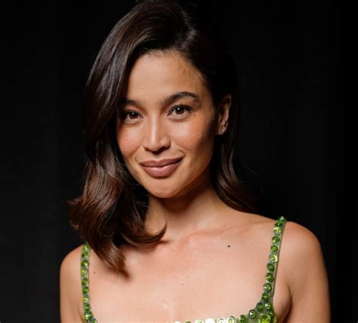 Anne Curtis Shares Swimsuit Photo From "Fave Island"