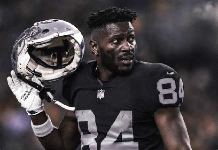 Antonio Brown Biography - Facts, Childhood, Family Life & Achievements