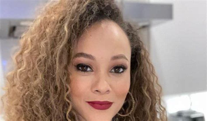 Ashley Darby Smolders in Bathing Suit Says "Someone Teach Me How to Pose" — Celebwell