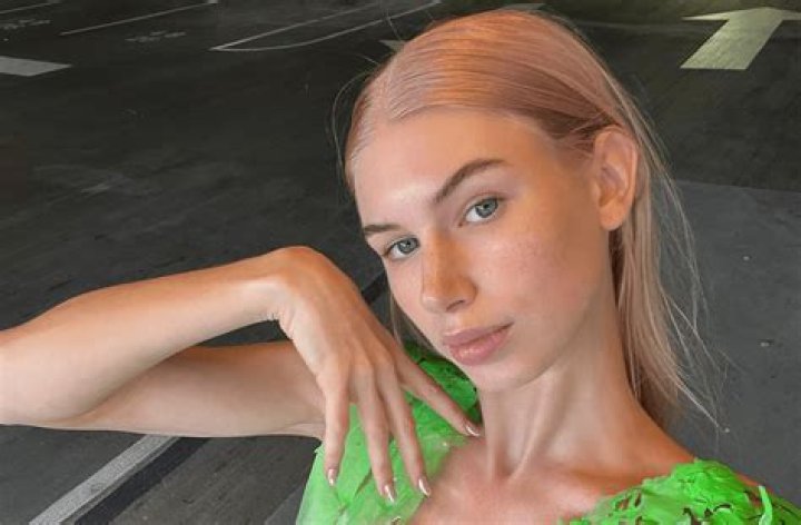 Brittan Byrd in Bathing Suit Has a "UV Bath" — Celebwell