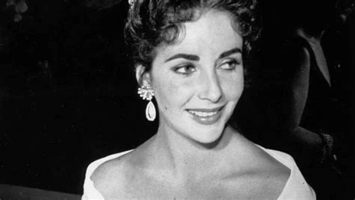 Elizabeth Taylor Biography - Facts, Childhood, Family Life & Achievements