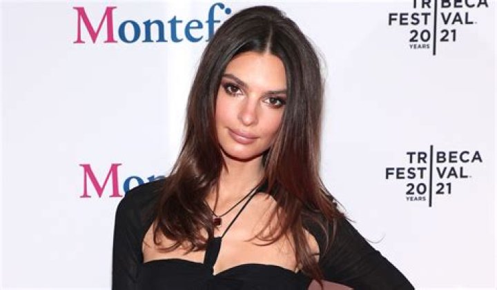 Emily Ratajkowski in Bathing Suit Says “Spring Has Sprung” — Celebwell