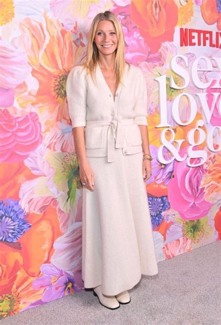 Gwyneth Paltrow in Bathing Suit is "Magical" — Celebwell