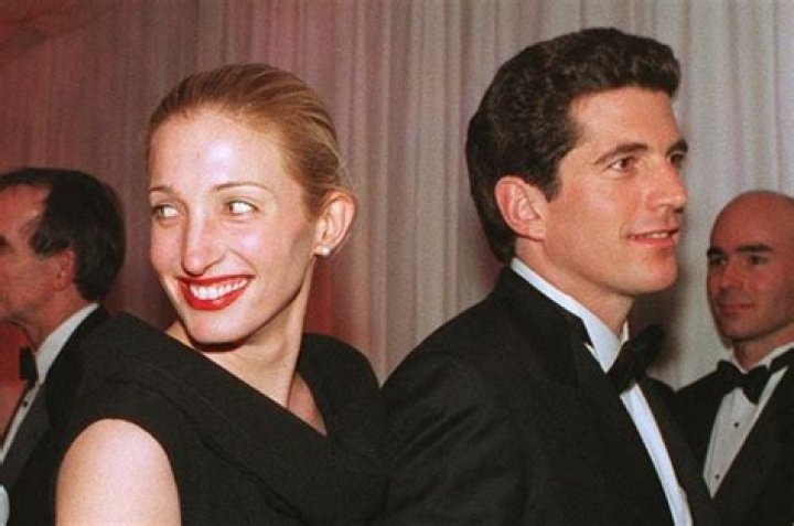 
How Much Money Does Carolyn Bessette Kennedy Make? Latest Income Salary
