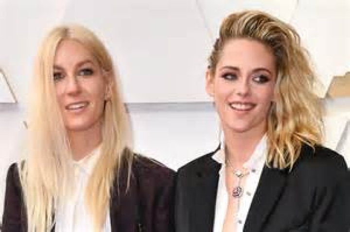 
How Much Money Does Kristen Stewart Make? Latest Income Salary
