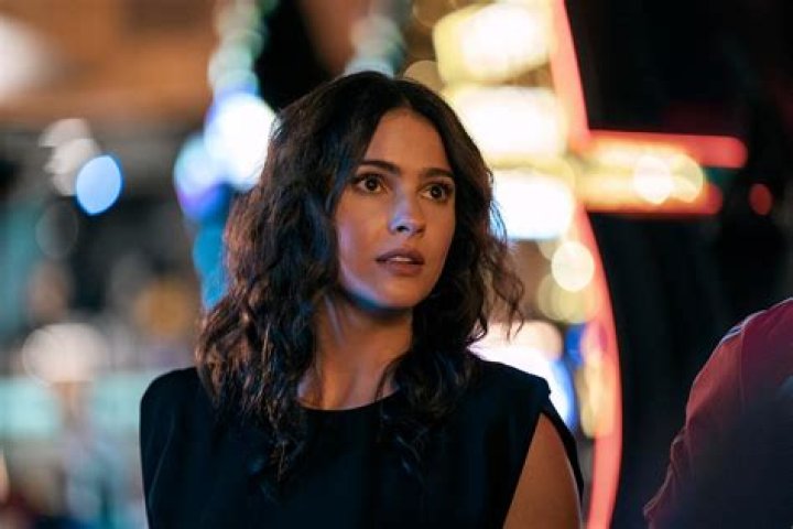 
How Much Money Does Shelley Hennig Make? Latest Income Salary
