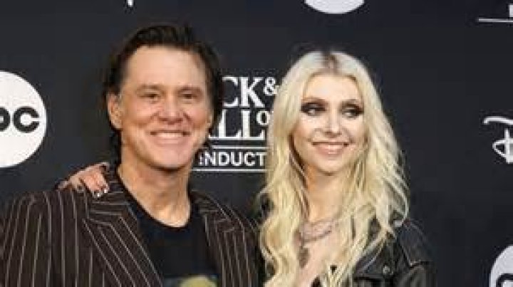 
How Much Money Does Taylor Momsen Make? Latest Income Salary
