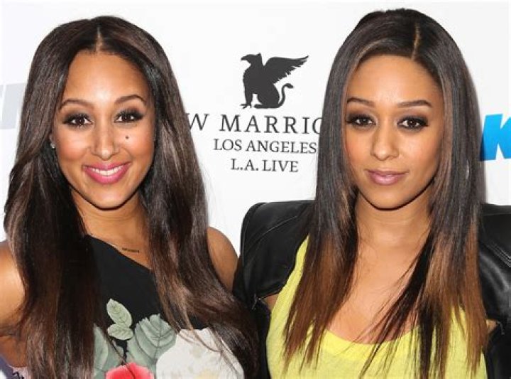 How old were the Mowry twins in Twitches? – Celebrity