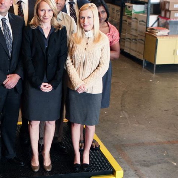 How Tall Is Angela From The Office?