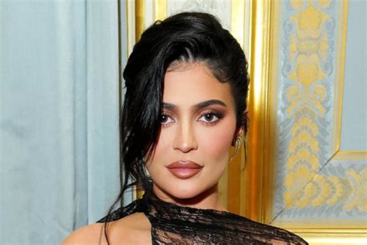How Tall Is Kylie Jenner?