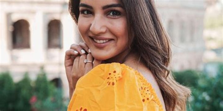 Indian Actress Jasmin Bhasin Shares Swimsuit Photo Ready to "Fly"
