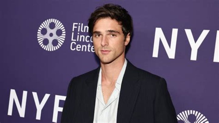 Is Jacob Elordi bisexual?