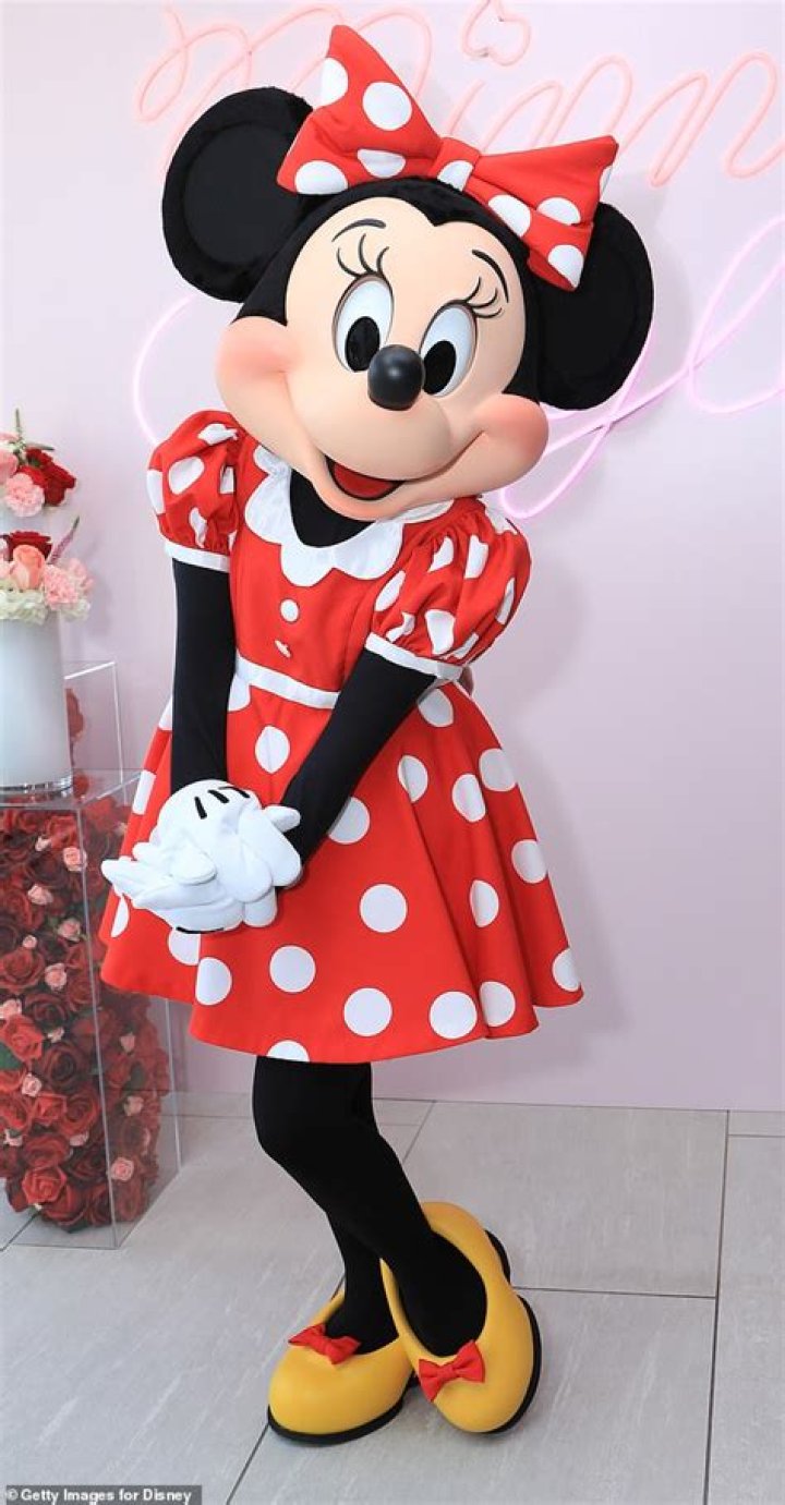 Is Minnie Mouse dress red or pink? – Celebrity