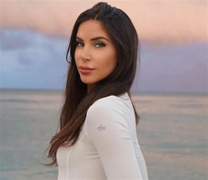 Jen Selter in Bathing Suit Says "Happy Friday" — Celebwell