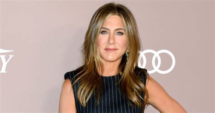 Jennifer Aniston Shows Off Natural Wavy Hair in Barefaced Selfie — Celebwell