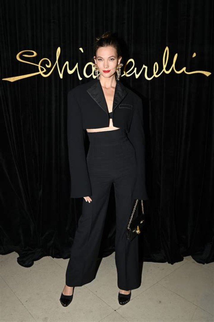 Karlie Kloss in Bathing Suit "Can't Leave the Bathroom Without Taking a Selfie" — Celebwell