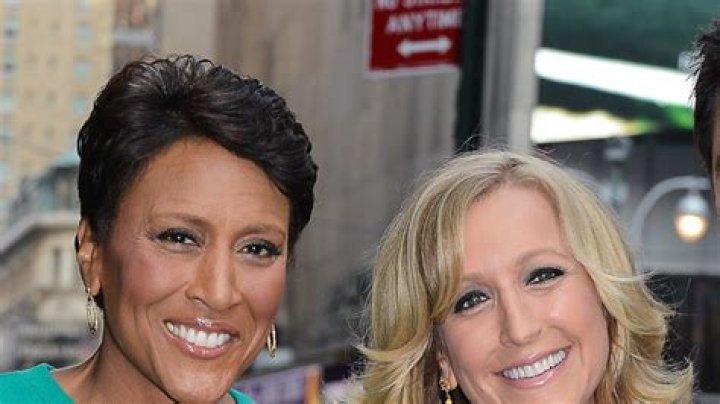 Lara Spencer in Bathing Suit Wishes Robin Roberts Happy Birthday — Celebwell