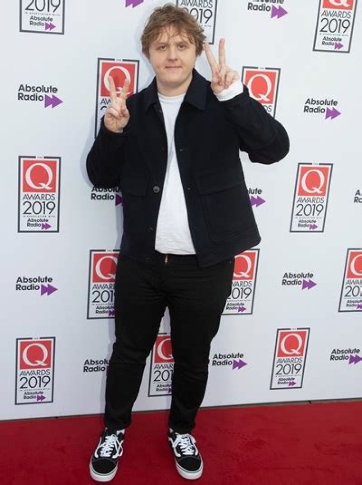 Lewis Capaldi Height Weight Body Measurements Age Facts Family