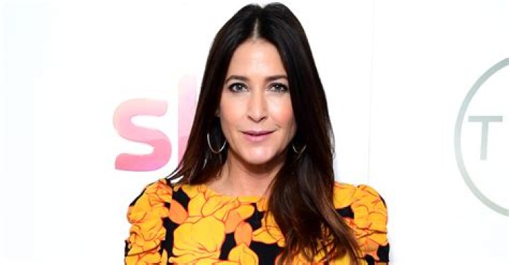 Lisa Snowdon in Bathing Suit Says "It's a Wrap" — Celebwell