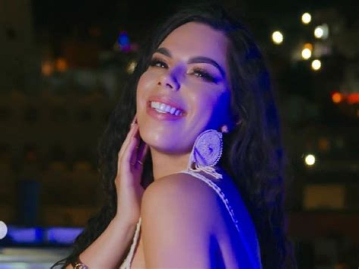 Lizbeth Rodriguez in Bathing Suit Says "Casi Me Caigo" — Celebwell