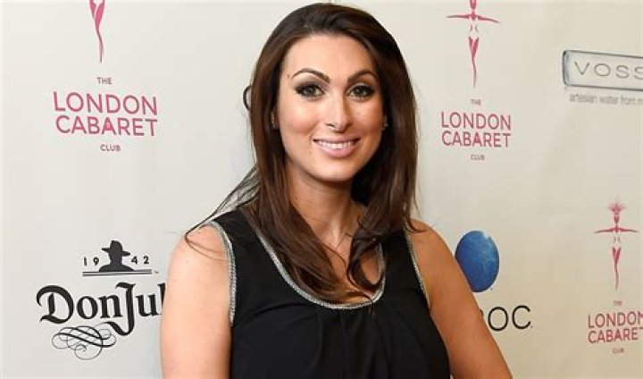Luisa Zissman in Bathing Suit Says "I Love Pink!" — Celebwell