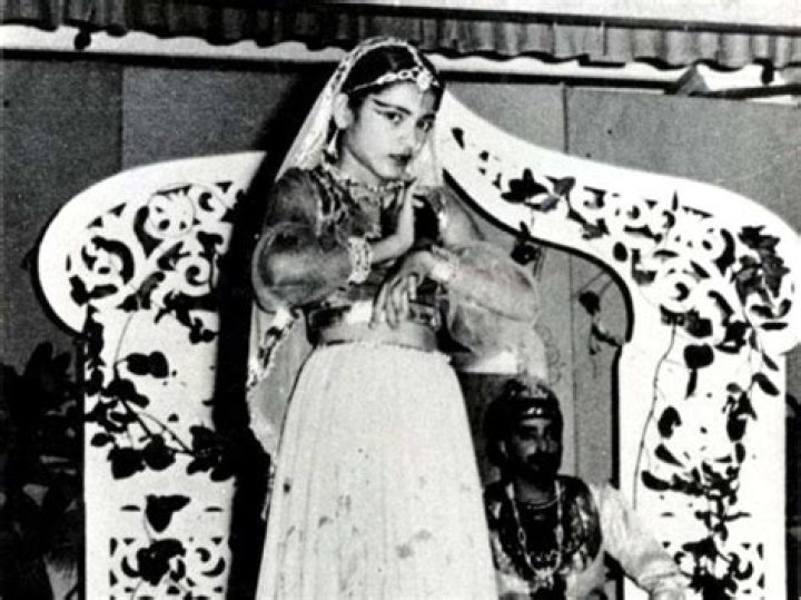 Maneka Gandhi Biography - Facts, Childhood, Family Life & Achievements