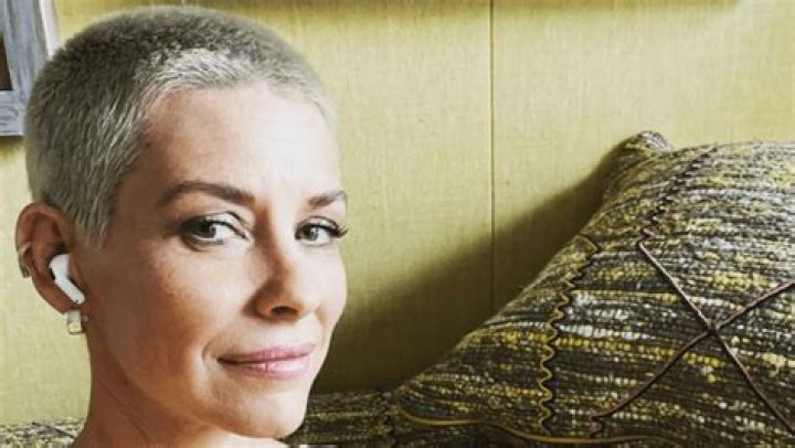 Marvel Star Evangeline Lilly Floating In Swimsuit Says “No Hands!” — Celebwell