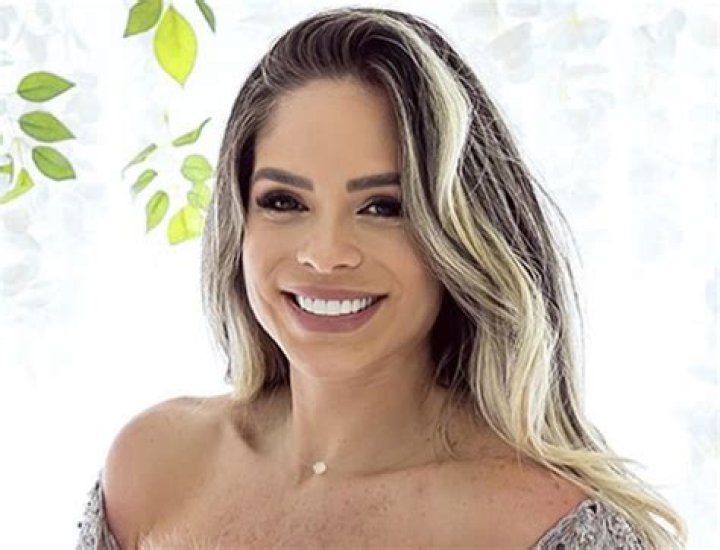 Michelle Lewin in Two-Piece Workout Gear Shares "No Gym, No Problem" Routine — Celebwell