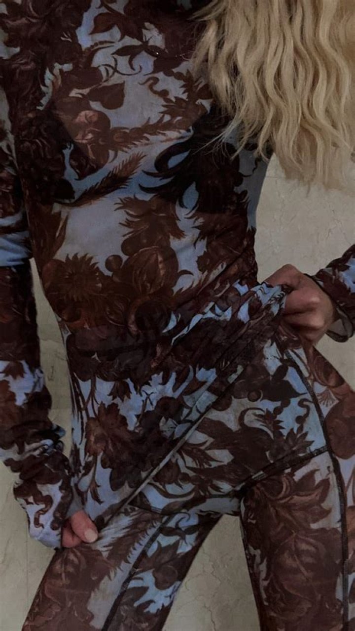 Nastia Liukin in Two-Piece Workout Gear is "Absolutely Stunning"