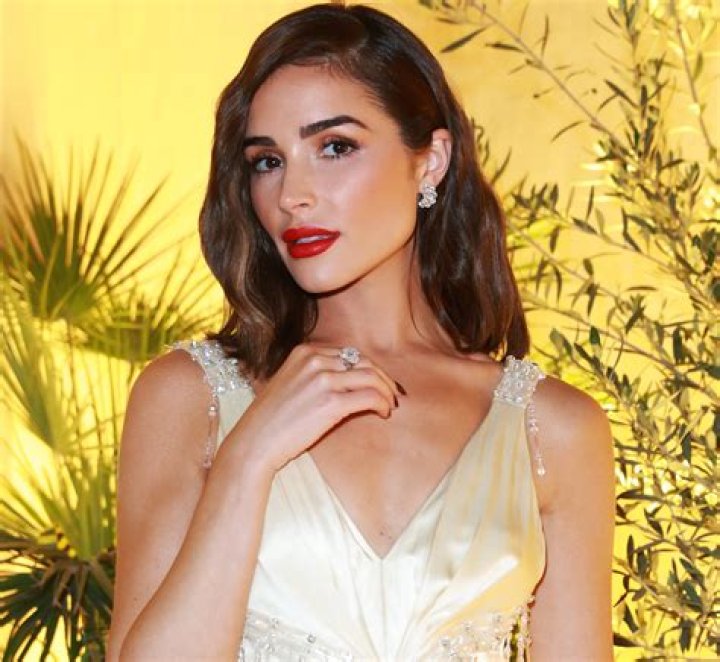 Olivia Culpo in Bathing Suit Flaunts Fantastic Figure — Celebwell