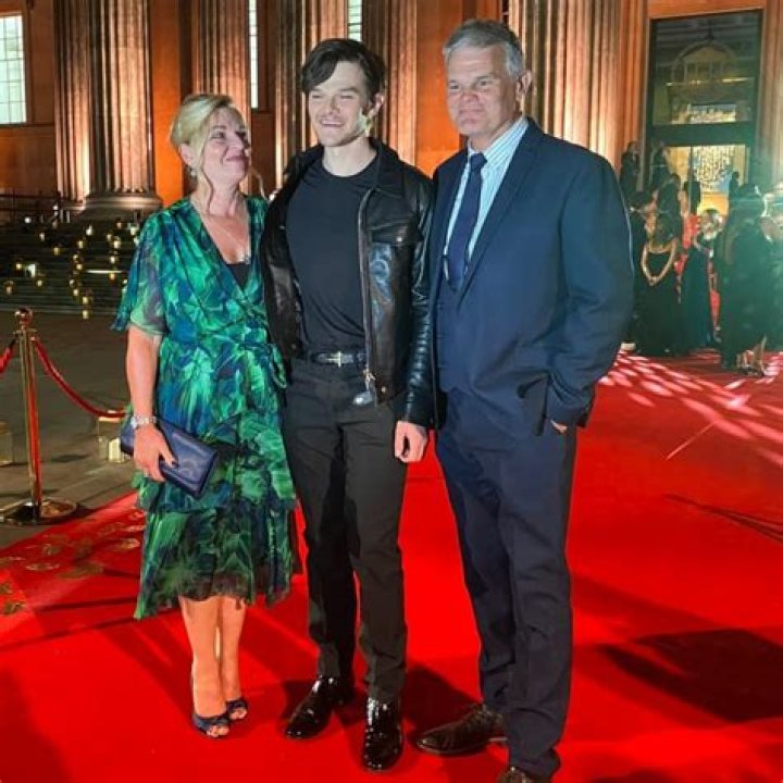 Robert Aramayo Wiki, Age, Girlfriend, Mother, Father, Height & Net Worth
