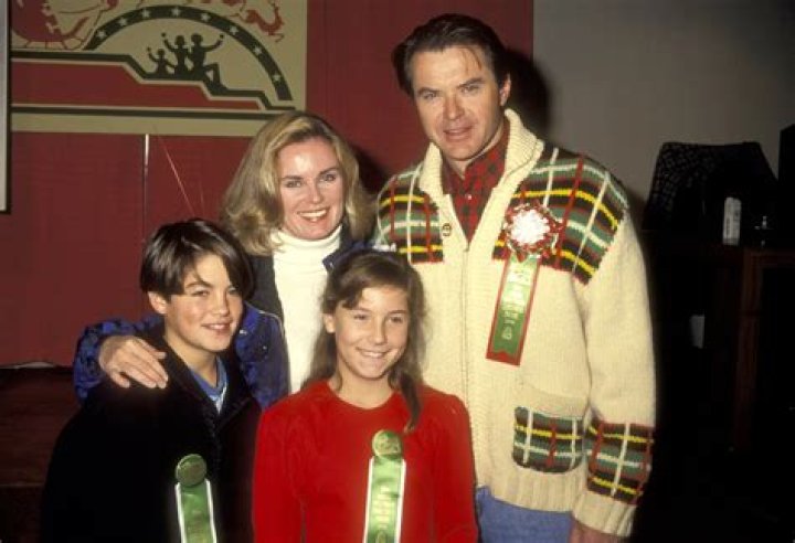 Robert Urich Biography - Facts, Childhood, Family Life & Achievements