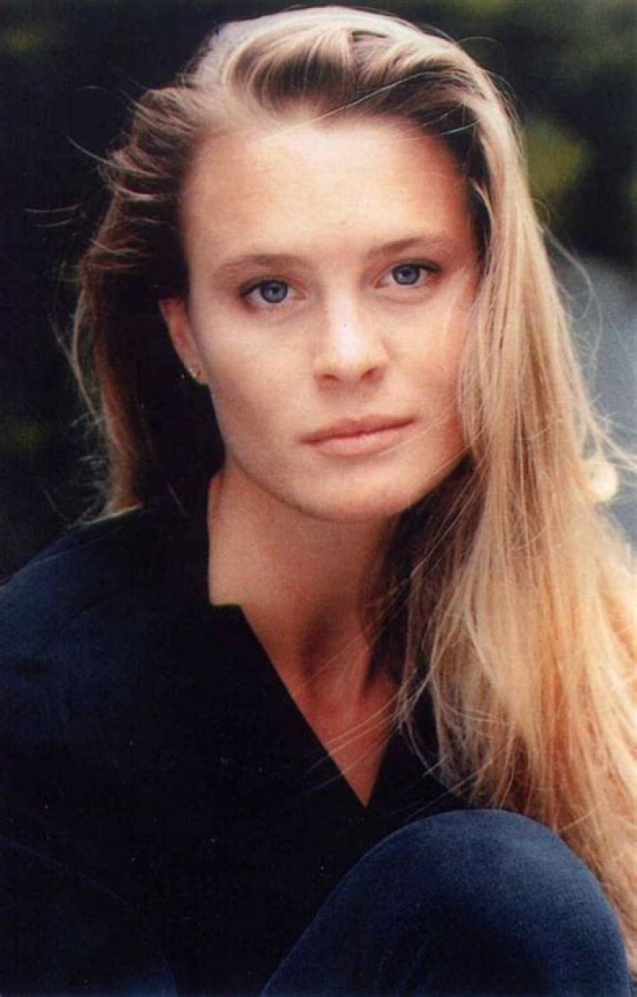 Robin Wright Biography - Childhood, Life Achievements & Timeline