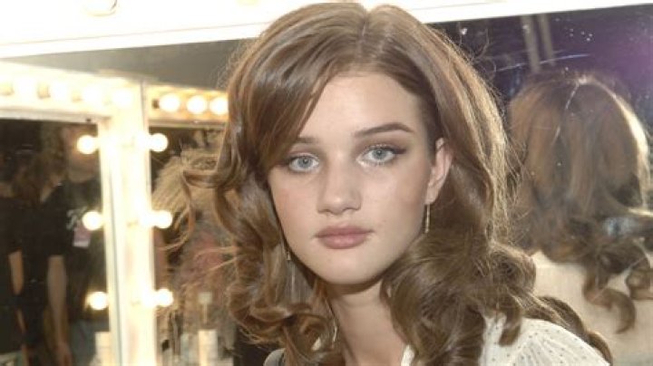 Rosie Huntington-Whiteley Biography - Facts, Childhood, Family Life & Achievements