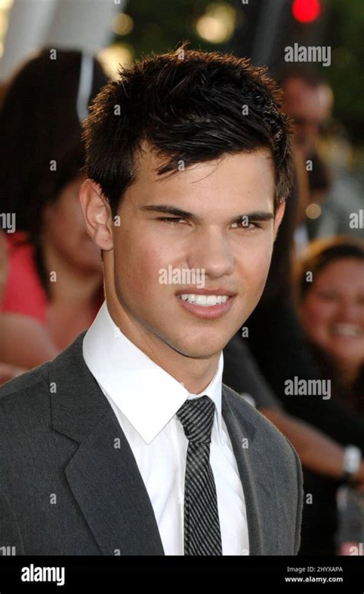 Taylor Lautner Biography - Facts, Childhood, Family Life & Achievements