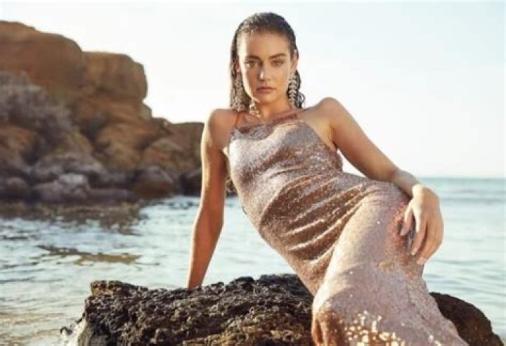 Too Hot to Handle's Larissa Trownson Shares Swimsuit Photo of "Eye Spy" — Celebwell