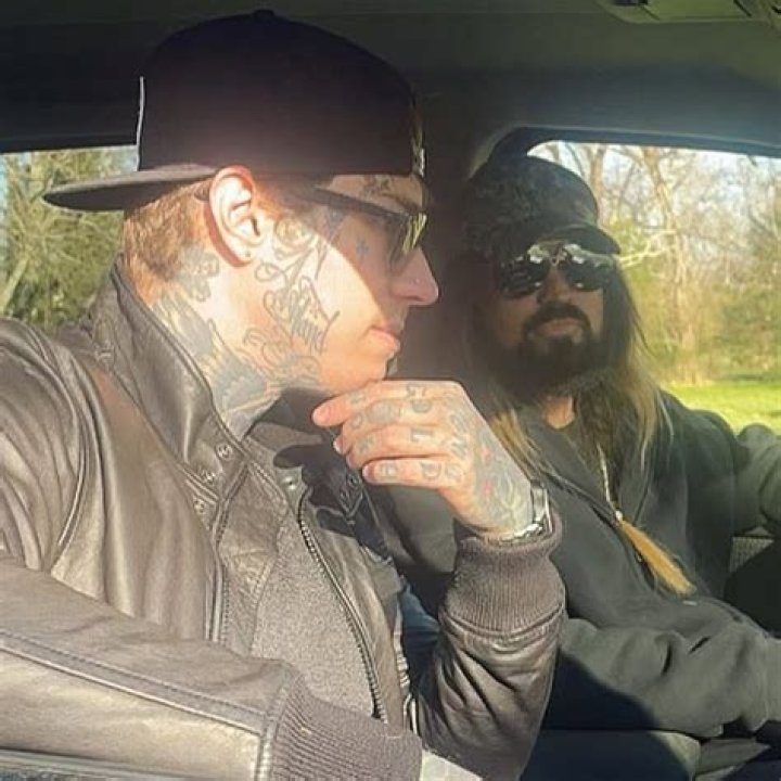 Trace Cyrus Biography - Facts, Childhood, Family Life & Achievements of Musician