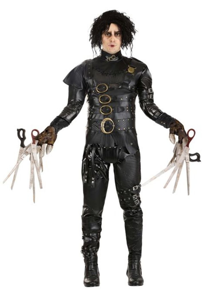 Was Edward Scissorhands the first Tim Burton movie? – Celebrity