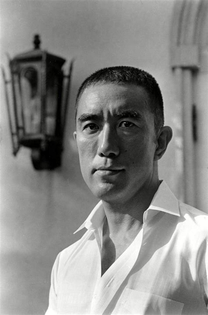 Yukio Mishima Biography - Facts, Childhood, Family Life & Achievements